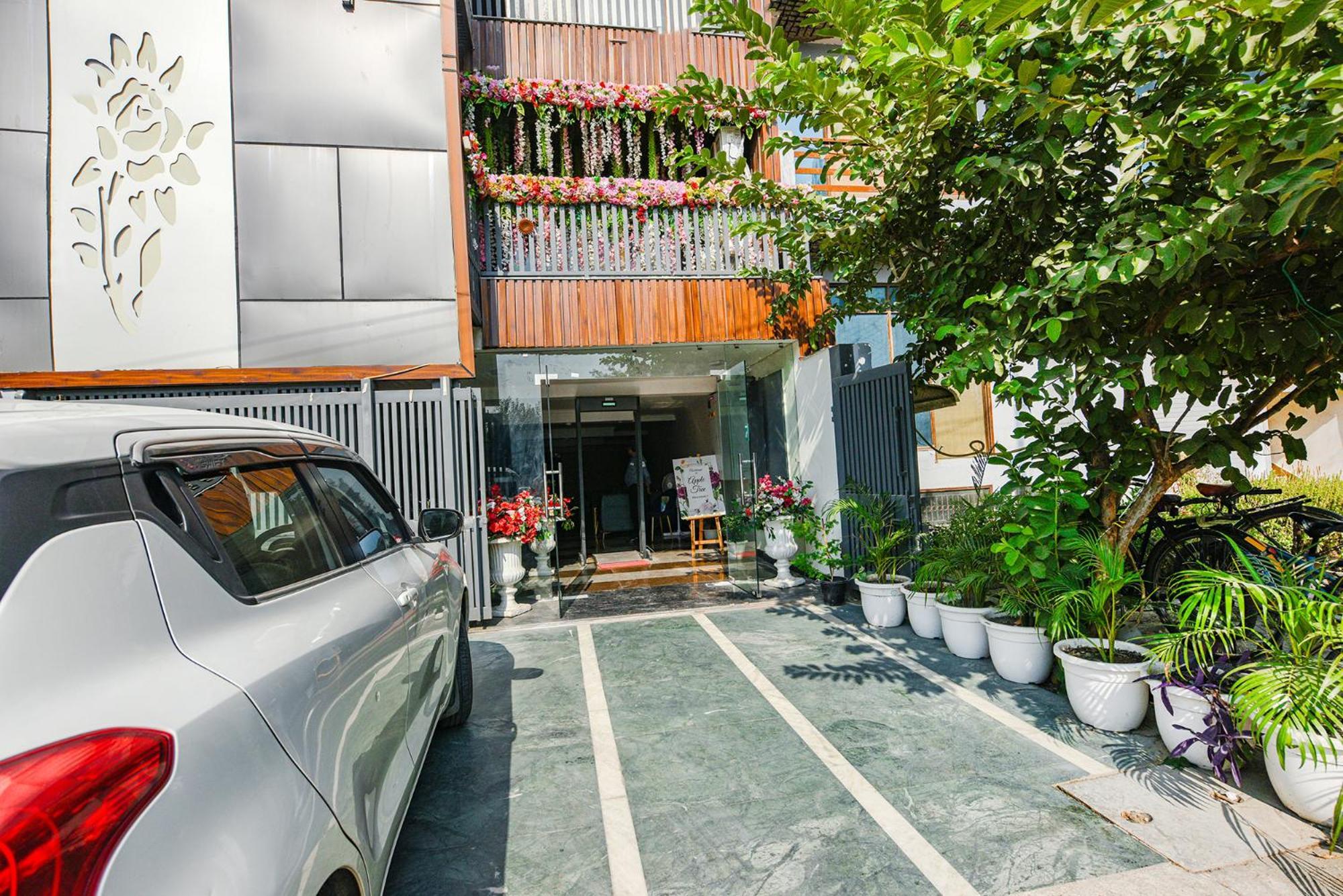 Hotel Fabhotel Prime Apple Tree Residency
