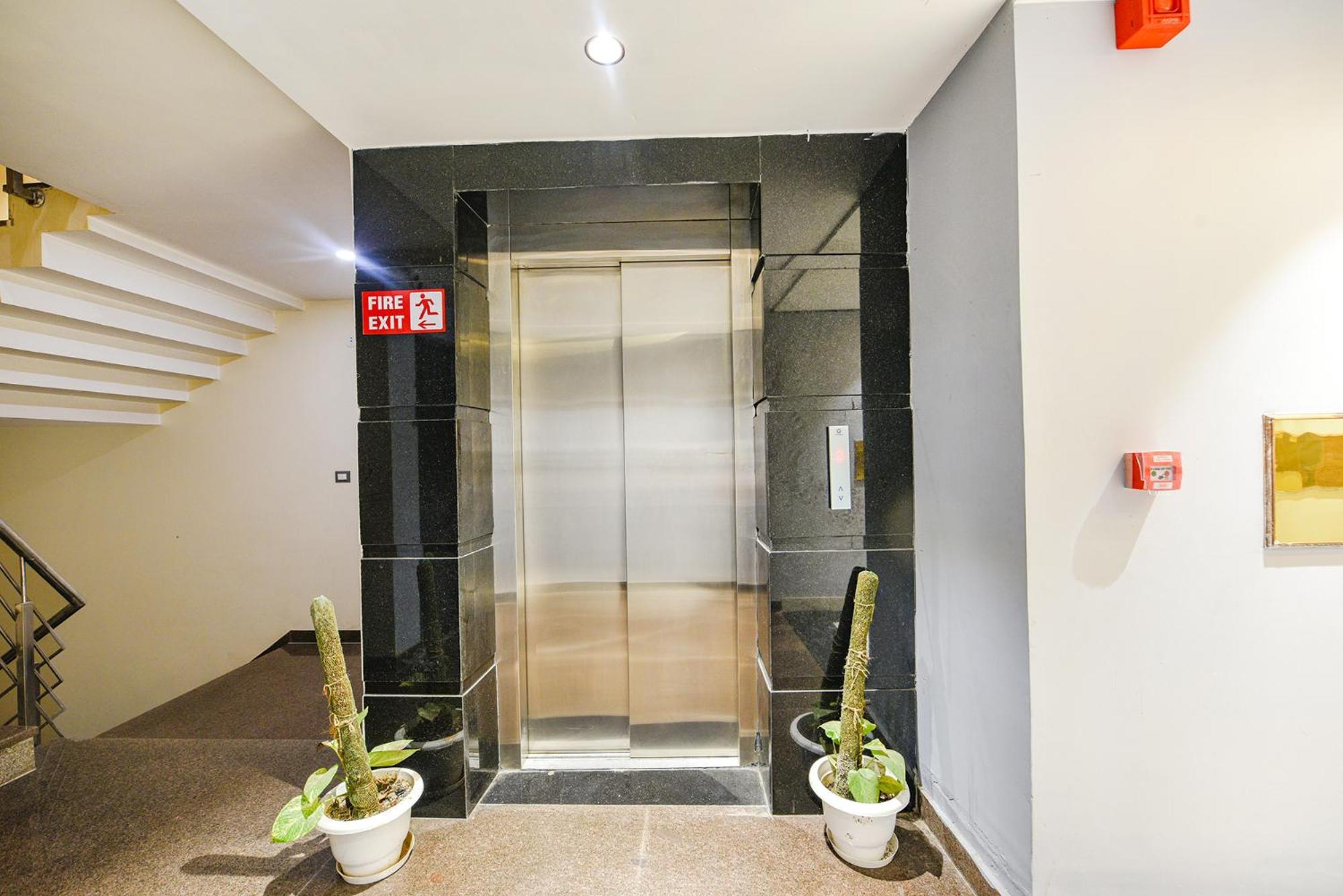 Hotel Fabhotel Prime Apple Tree Residency